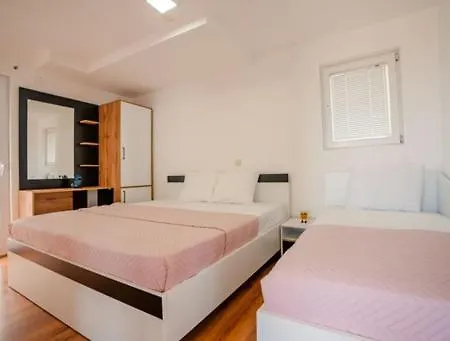 Pupa, Elesec 2 Ohrid